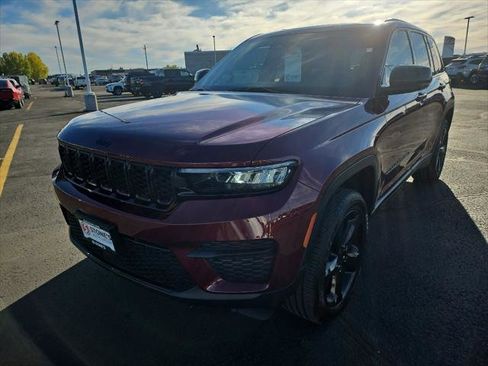 Certified 2024 Jeep Grand Cherokee Altitude image 1