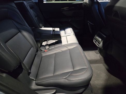 New 2026 Lincoln Nautilus Premier AWD/4WD image 18