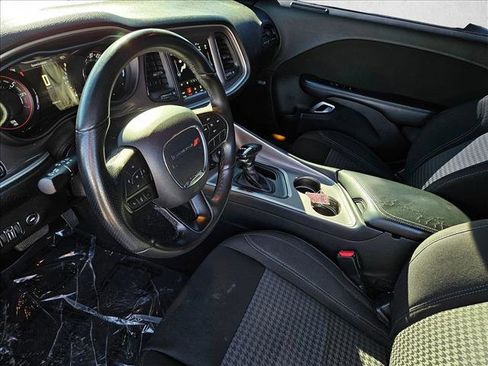 Used 2022 Dodge Challenger SXT image 10