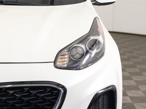 Used 2022 Kia Sportage LX image 11
