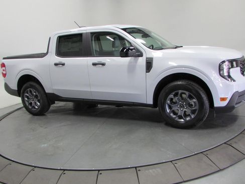 New 2025 Ford Maverick XLT w/ XLT Luxury Package image 4