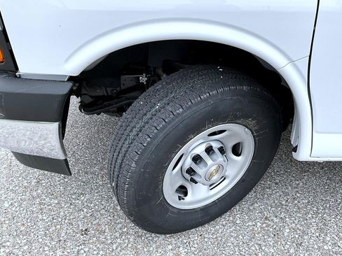 New 2026 Chevrolet Express 3500 Extended RWD image 23