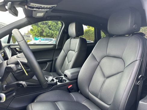 Used 2026 Porsche Macan AWD/4WD image 5