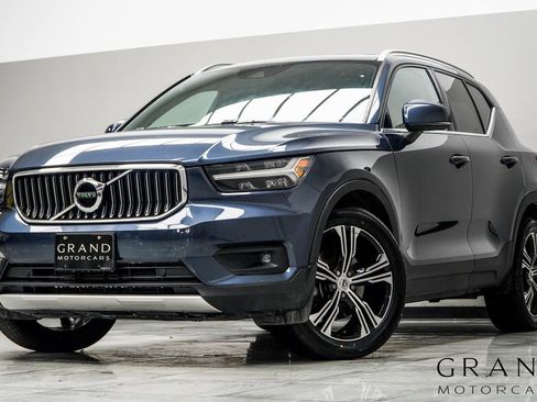 Used 2021 Volvo XC40 T5 Inscription w/ Climate Package image 1