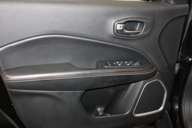 Used 2020 Jeep Compass Latitude w/ Cold Weather Group AWD/4WD image 24