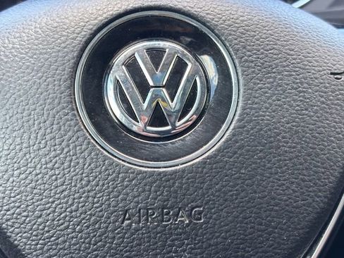 Used 2018 Volkswagen Tiguan SEL FWD image 13