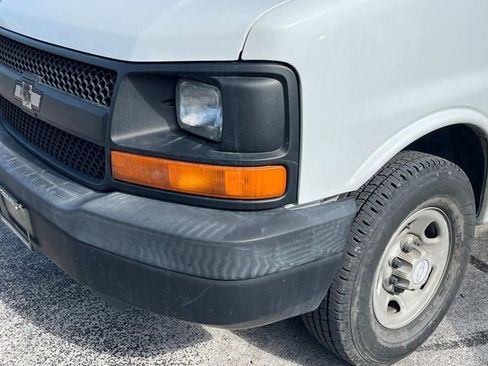 Used 2007 Chevrolet Express 3500 Extended Passenger RWD image 9