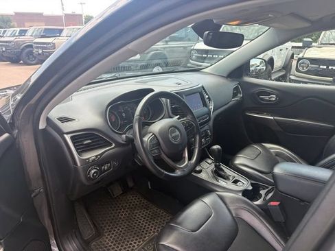 Used 2019 Jeep Cherokee Latitude Plus w/ Comfort/Convenience Group AWD/4WD image 15