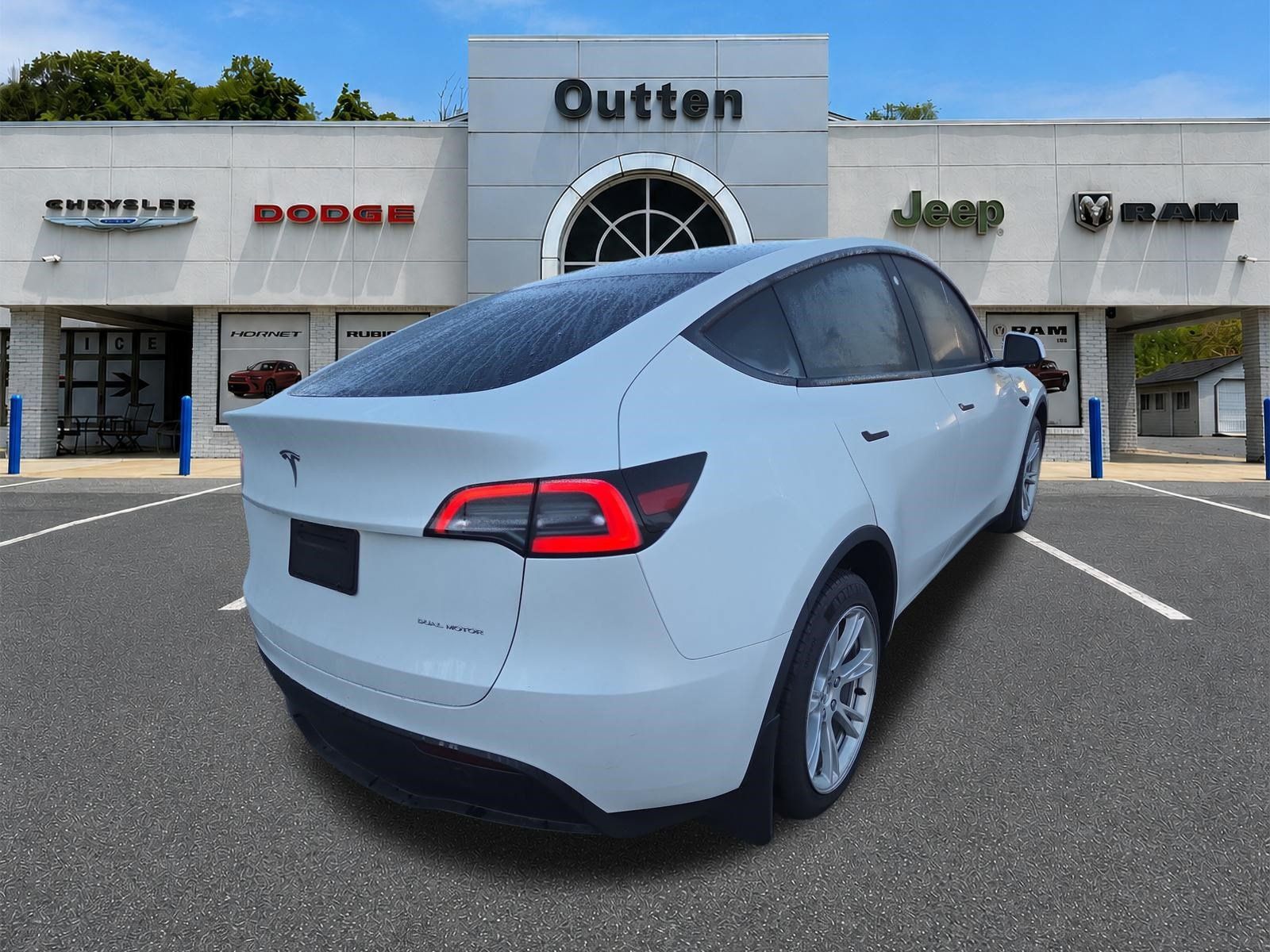 Used 2023 Tesla Model Y AWD image 4