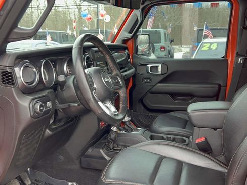 Used 2023 Jeep Wrangler Unlimited Rubicon 392 w/ Trailer Tow Package AWD/4WD image 28