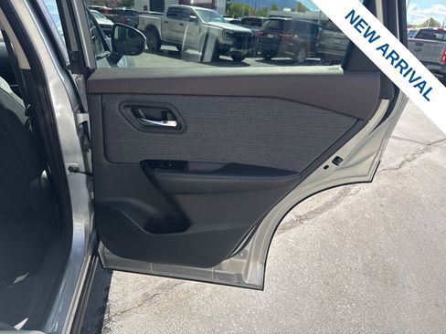 Used 2022 Nissan Rogue SV AWD/4WD image 12