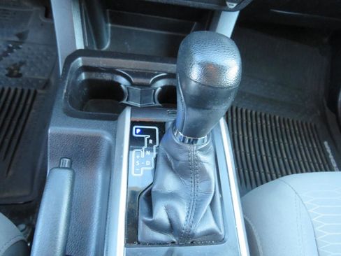 Used 2016 Toyota Tacoma SR5 w/ Towing Package image 20