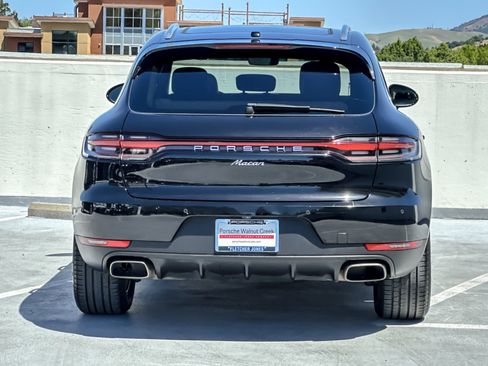 Certified 2021 Porsche Macan image 7