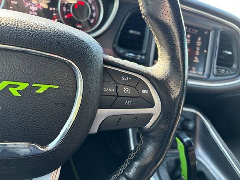 Used 2015 Dodge Challenger SRT image 25