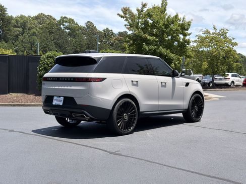 Used 2024 Land Rover Range Rover Sport SE AWD/4WD image 3