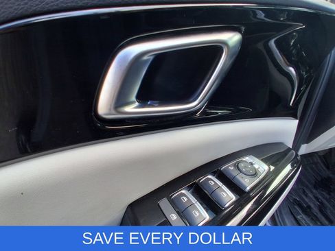 Used 2024 Kia Carnival EX FWD image 14