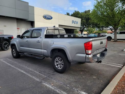 Used 2017 Toyota Tacoma TRD Sport image 4