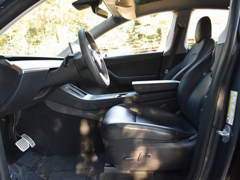 Used 2022 Tesla Model Y Performance image 23