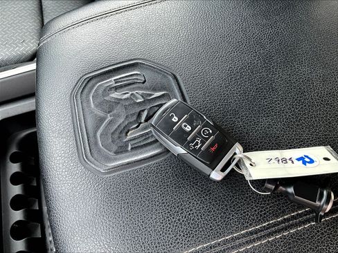 Used 2020 RAM 1500 Laramie AWD/4WD image 36