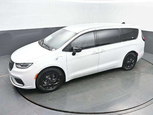 Used 2024 Chrysler Pacifica Limited FWD image 39