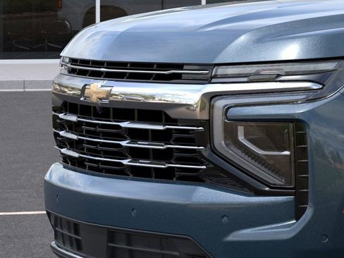 New 2026 Chevrolet Suburban LT AWD/4WD image 13