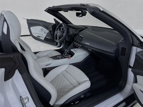 Used 2021 Audi R8 V10 w/ Premium Package image 26