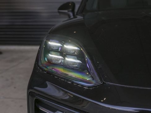 Certified 2026 Porsche Cayenne AWD/4WD image 11