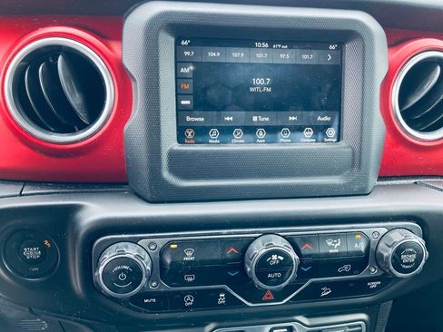 Used 2018 Jeep Wrangler Unlimited Rubicon w/ Steel Bumper Group image 18