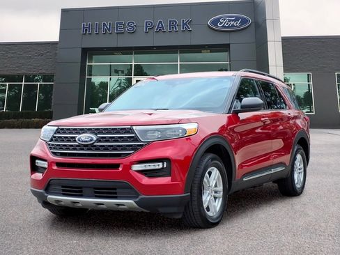 Certified 2024 Ford Explorer XLT w/ Equipment Group 202A AWD/4WD image 3