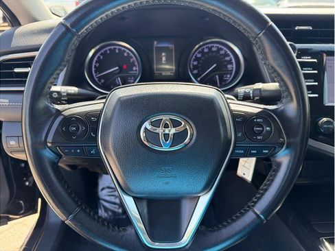 Used 2019 Toyota Camry SE w/ Carpet Mat Package FWD image 9