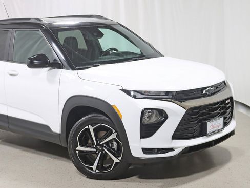 Used 2021 Chevrolet TrailBlazer RS w/ Sun and Liftgate Package image 2