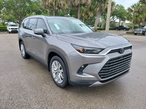 New 2026 Toyota Grand Highlander Platinum AWD/4WD image 2
