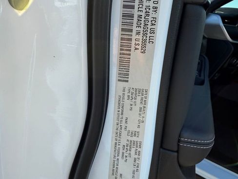 New 2025 Jeep Grand Cherokee Altitude image 30