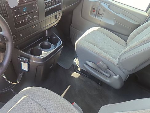 Used 2008 Chevrolet Express 1500 Passenger w/ LT Preferred Equipment Group RWD image 17
