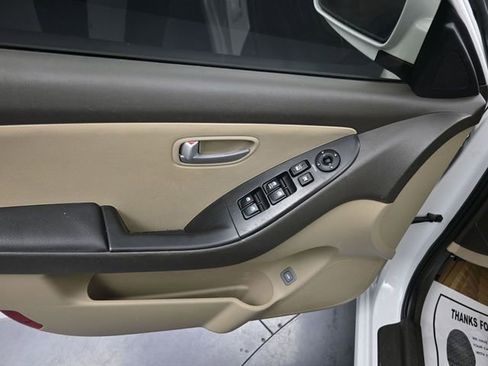 Used 2009 Hyundai Elantra GLS image 48