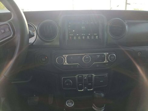 Used 2023 Jeep Gladiator Sport AWD/4WD image 7