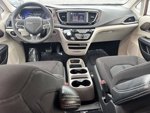 Used 2023 Chrysler Voyager LX FWD image 15