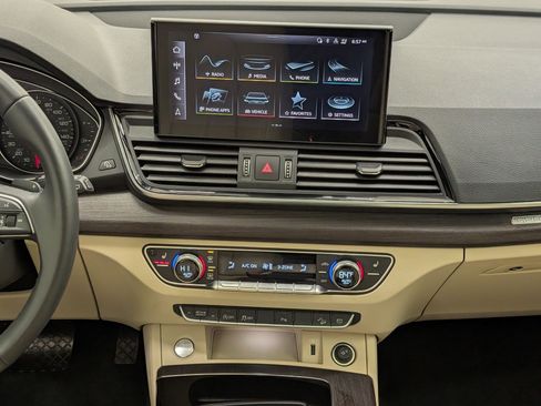 Used 2021 Audi Q5 Premium w/ Convenience Package image 27