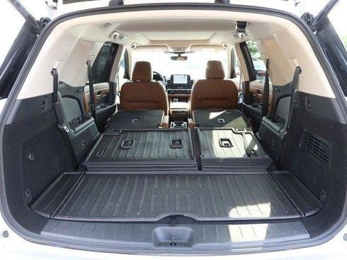 Used 2025 Nissan Pathfinder Platinum AWD/4WD image 9