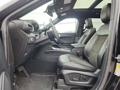 Certified 2022 Ford Explorer ST-Line w/ Class IV Trailer Tow Package image 15