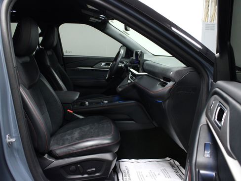 Used 2025 Ford Explorer ST RWD image 17