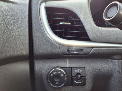 Used 2013 Chevrolet Traverse LS FWD image 21