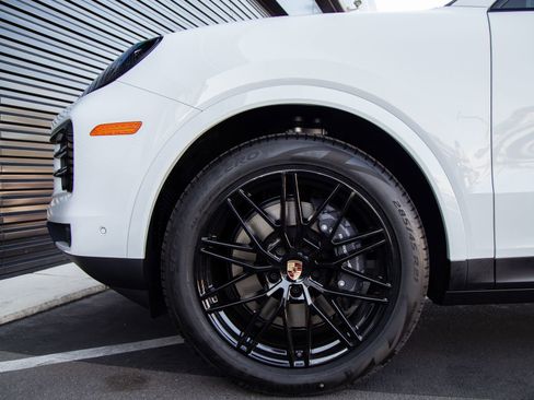New 2026 Porsche Cayenne Coupe AWD/4WD image 11