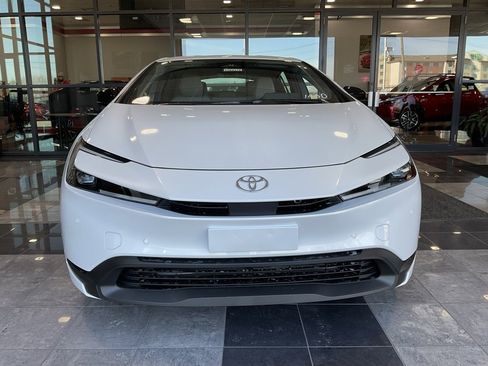 New 2026 Toyota Prius LE image 2