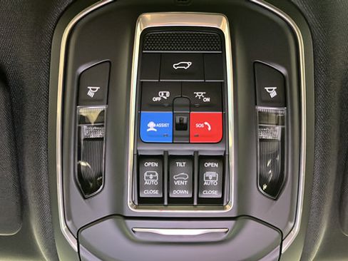 Used 2025 Jeep Grand Cherokee Overland AWD/4WD image 33