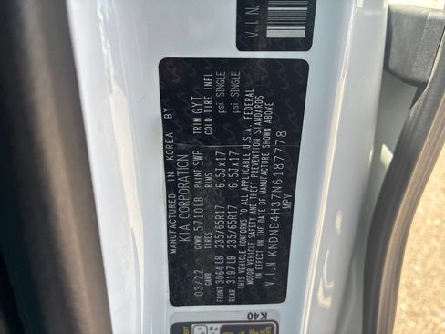 Used 2022 Kia Carnival LX FWD image 26