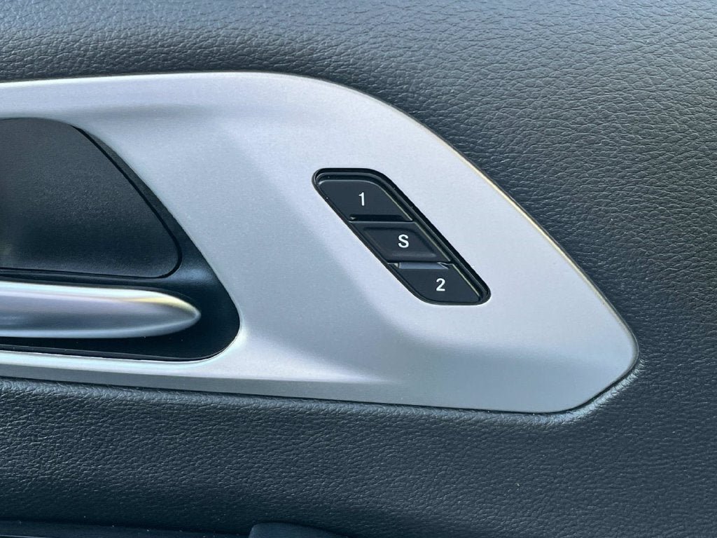 Used 2026 Chrysler Pacifica Limited w/ S Appearance Package FWD image 32