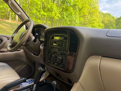 Used 2001 Toyota Land Cruiser AWD/4WD image 26