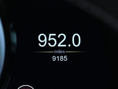 Used 2023 Aston Martin V8 Vantage Coupe image 11