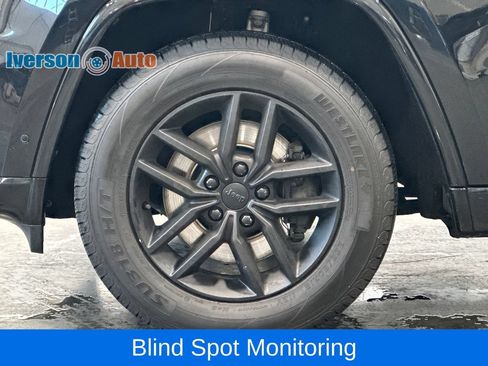 Used 2020 Jeep Grand Cherokee Overland AWD/4WD image 11